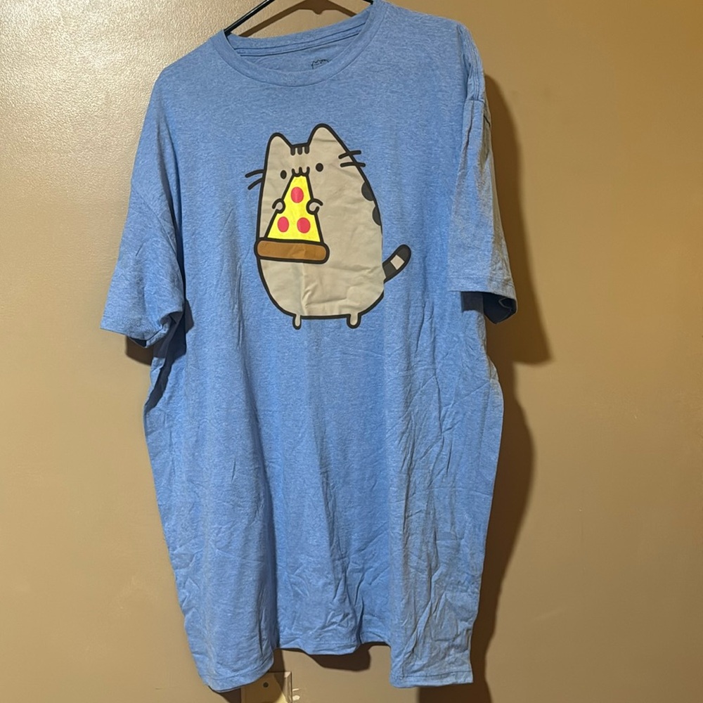 NWOT women’s 2x Pusheen tshirt